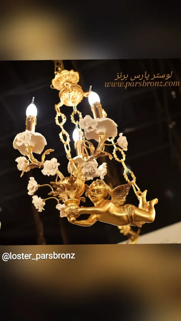 لوستر برنزی آویز اتاق خواب و آشپزخانه طلایی با فرشته برنجی دست ساز که سبد گل سه شعله حمله میکند